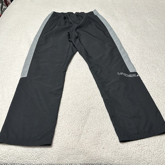 Under Armour Boys Black and Gray Track Pants, EUC, Size Youth Large - Picture 7 of 9